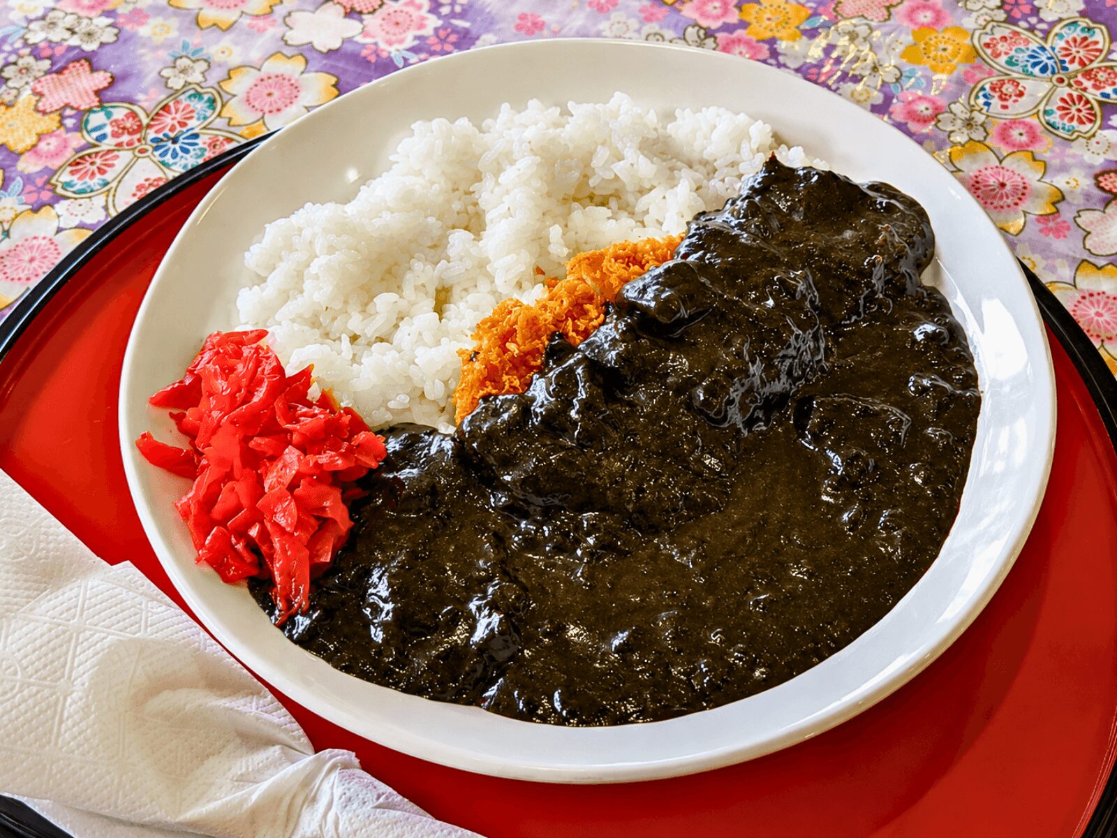 長崎県松浦市鷹島町の味処まつばらで提供している、生イカ墨を使った特製黒カレー