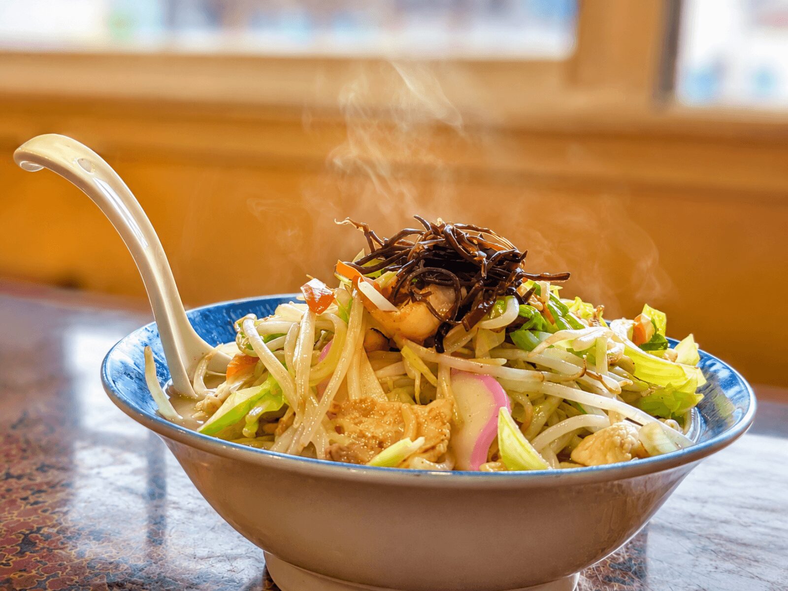 長崎県松浦市鷹島町の味処まつばらで提供している、野菜たっぷりの鷹島ちゃんぽん